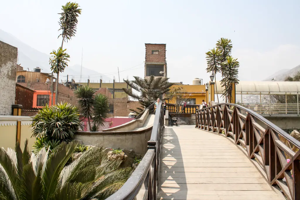 Beautiful riverfront bridge and park in Chosica, Peru | The Epicurean Traveler