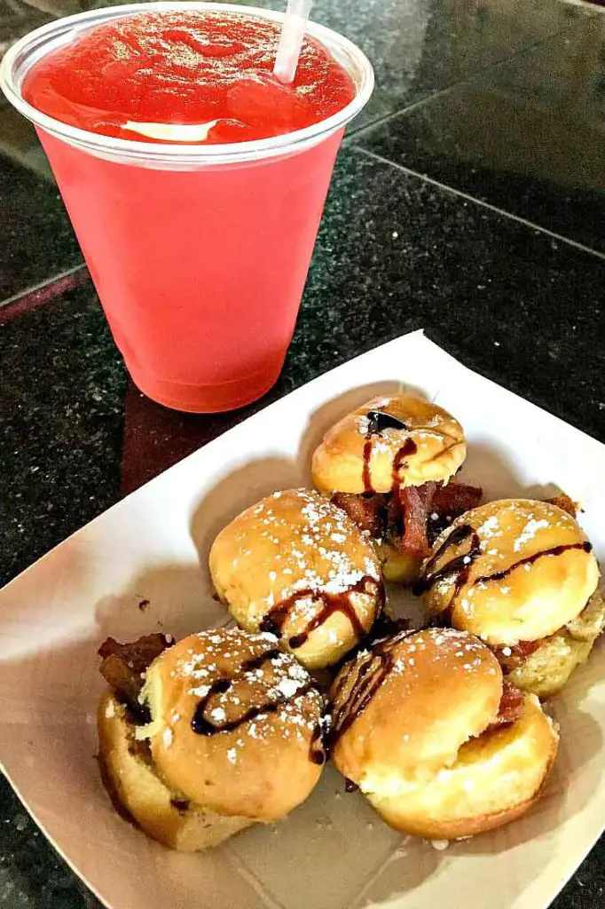 Candied bacon donut sliders drizzled with balsamic and paired with a raspberry wine smoothie at the Minnesota State Fair