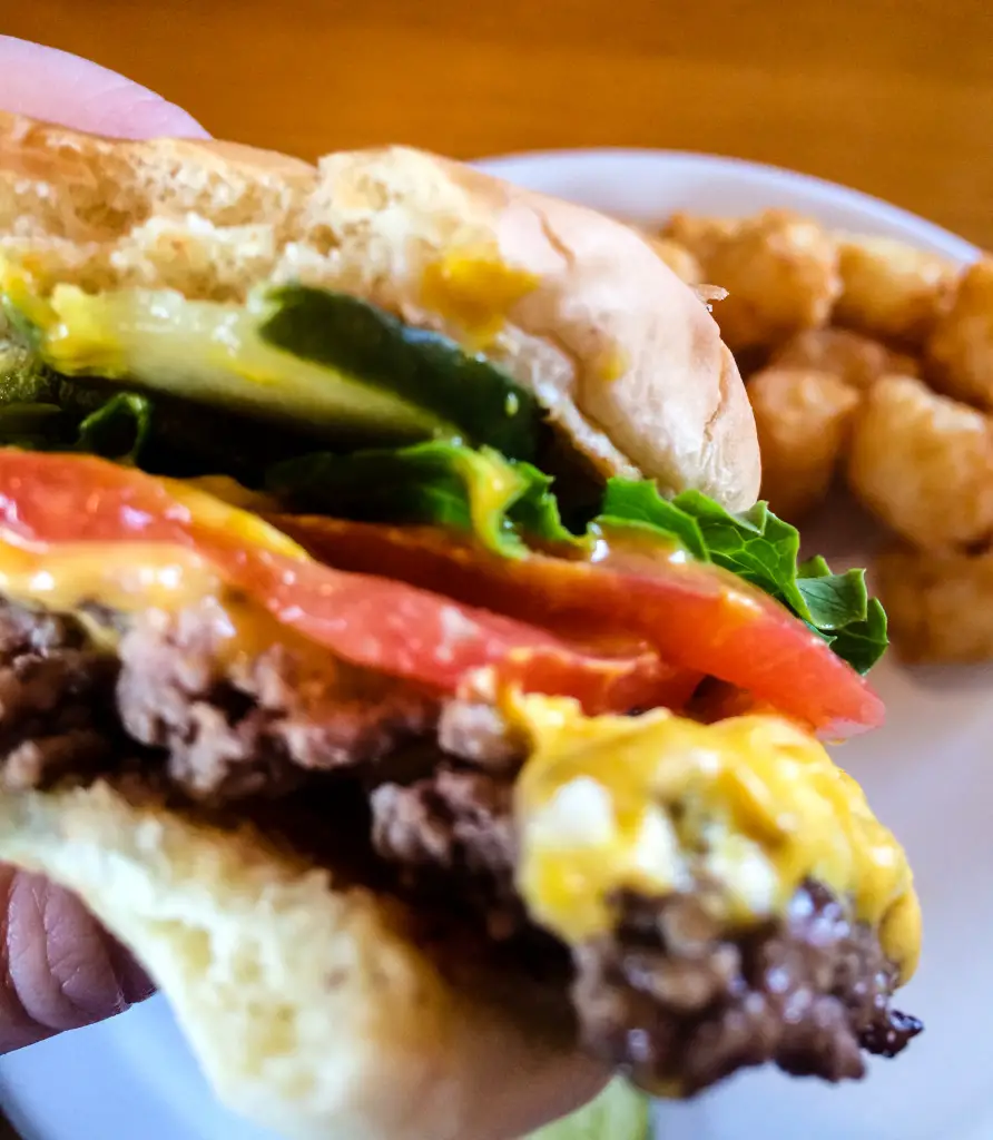 A classic cheeseburger and tater tots at Art's Tavern (Erin Klema/The Epicurean Traveler)