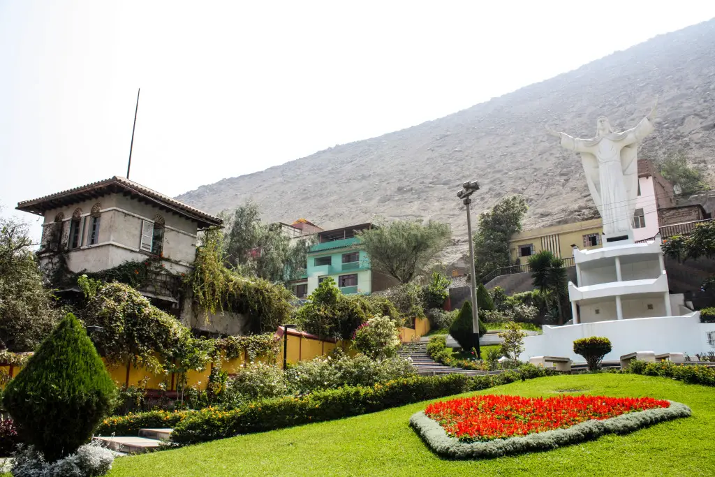 Giant Christ in Chosica, Peru | The Epicurean Traveler