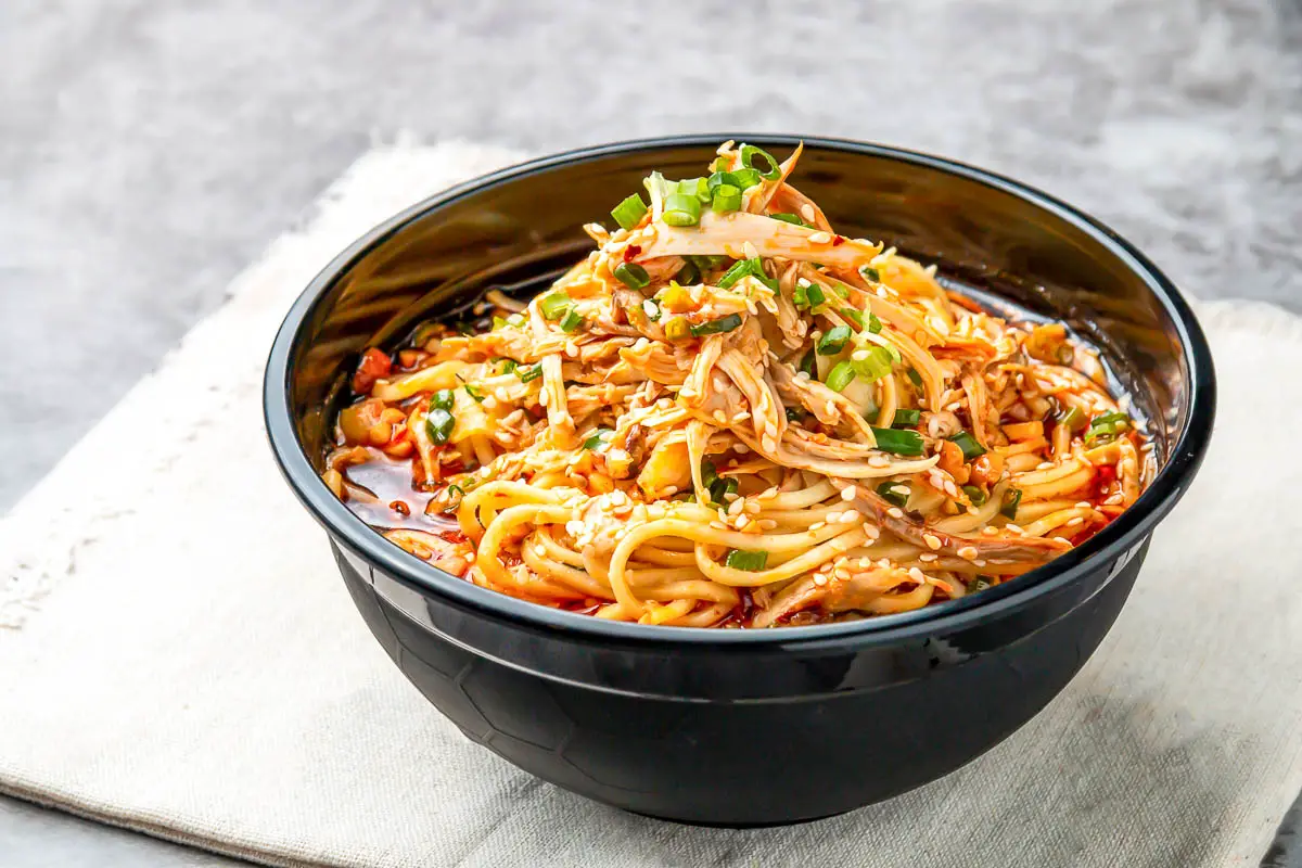 Hong Kong dan dan noodles with shredded chicken