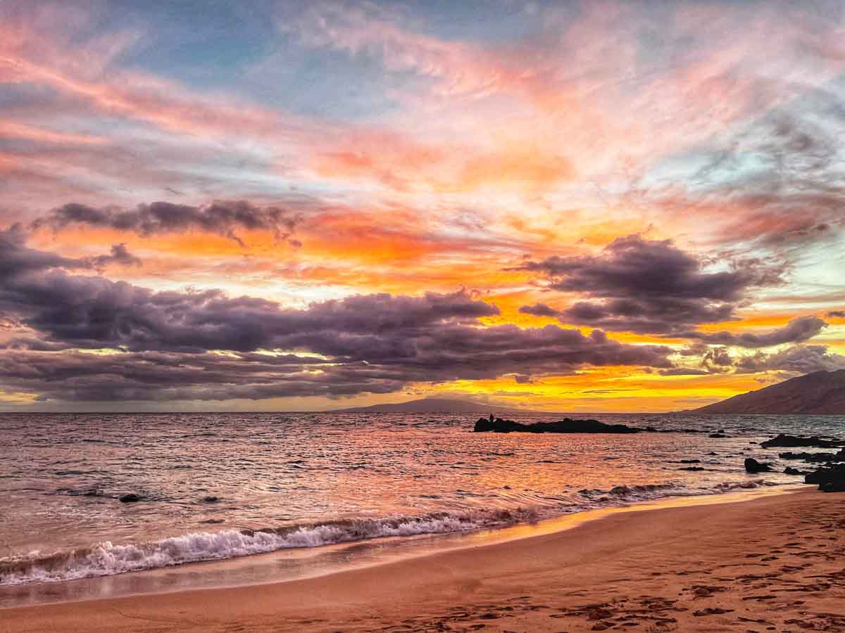 Colorful sunset view from Kamole Sands Beach Park III in Kihei, Hawaii, on Maui
