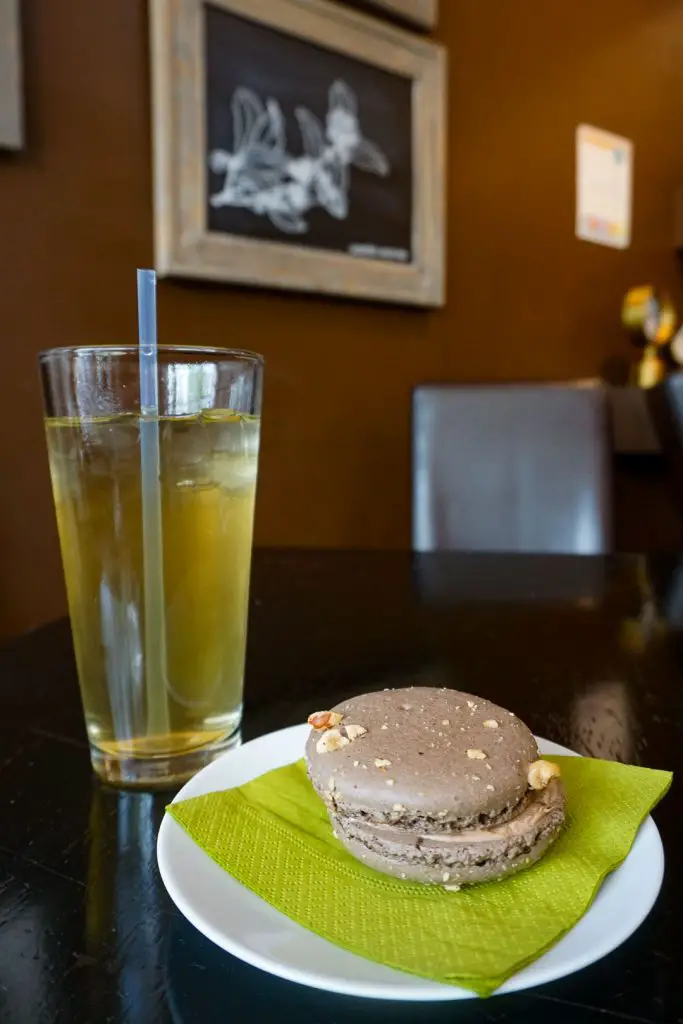 TeaHaus Iced Tea and hazelnut macaron