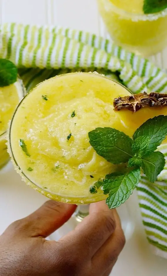 Frozen pineapple mint margarita