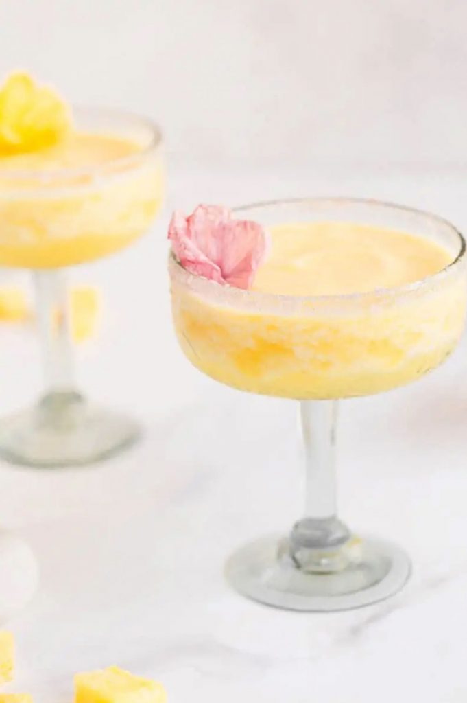 Frozen pineapple margaritas