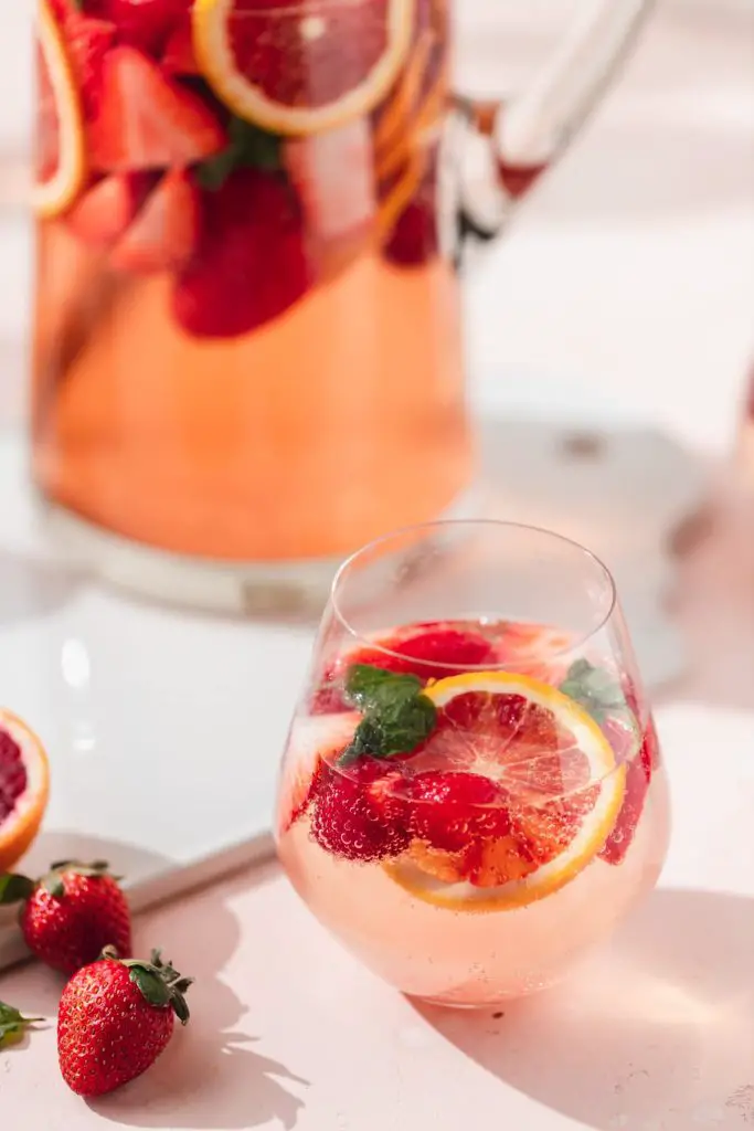 Pink rosé sangria