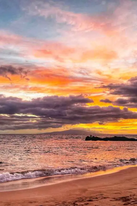 Sunset view from Kamole Beach III in Kihei, Hawaii, on the island of Maui