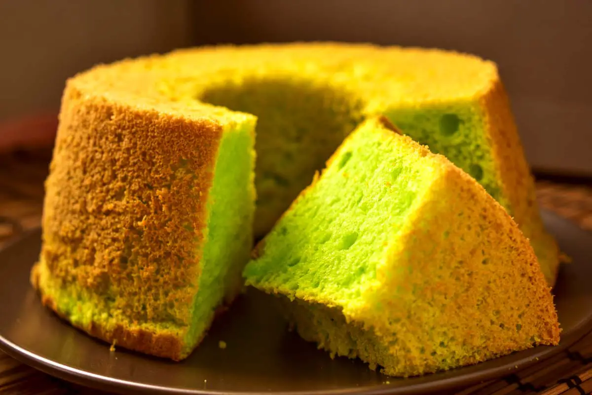 Pandan chiffon cake