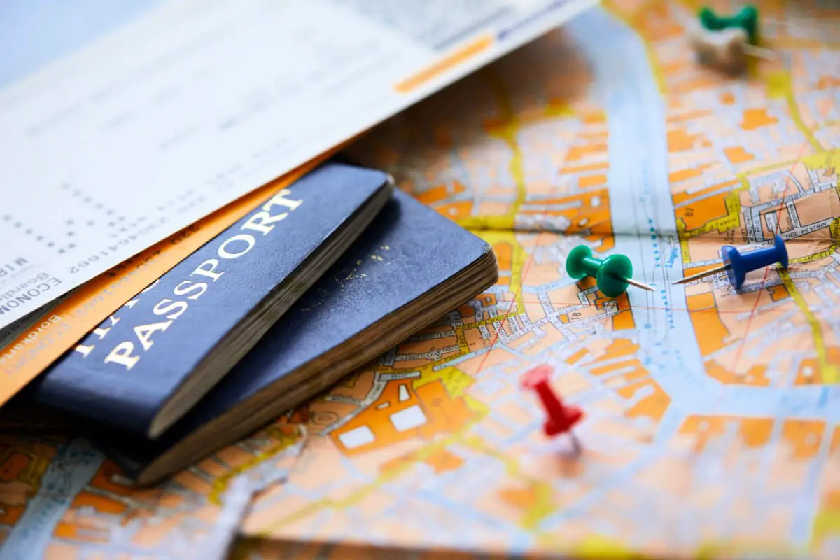 Pre-trip checklist for international travel items including passports, flight tickets, and offline map